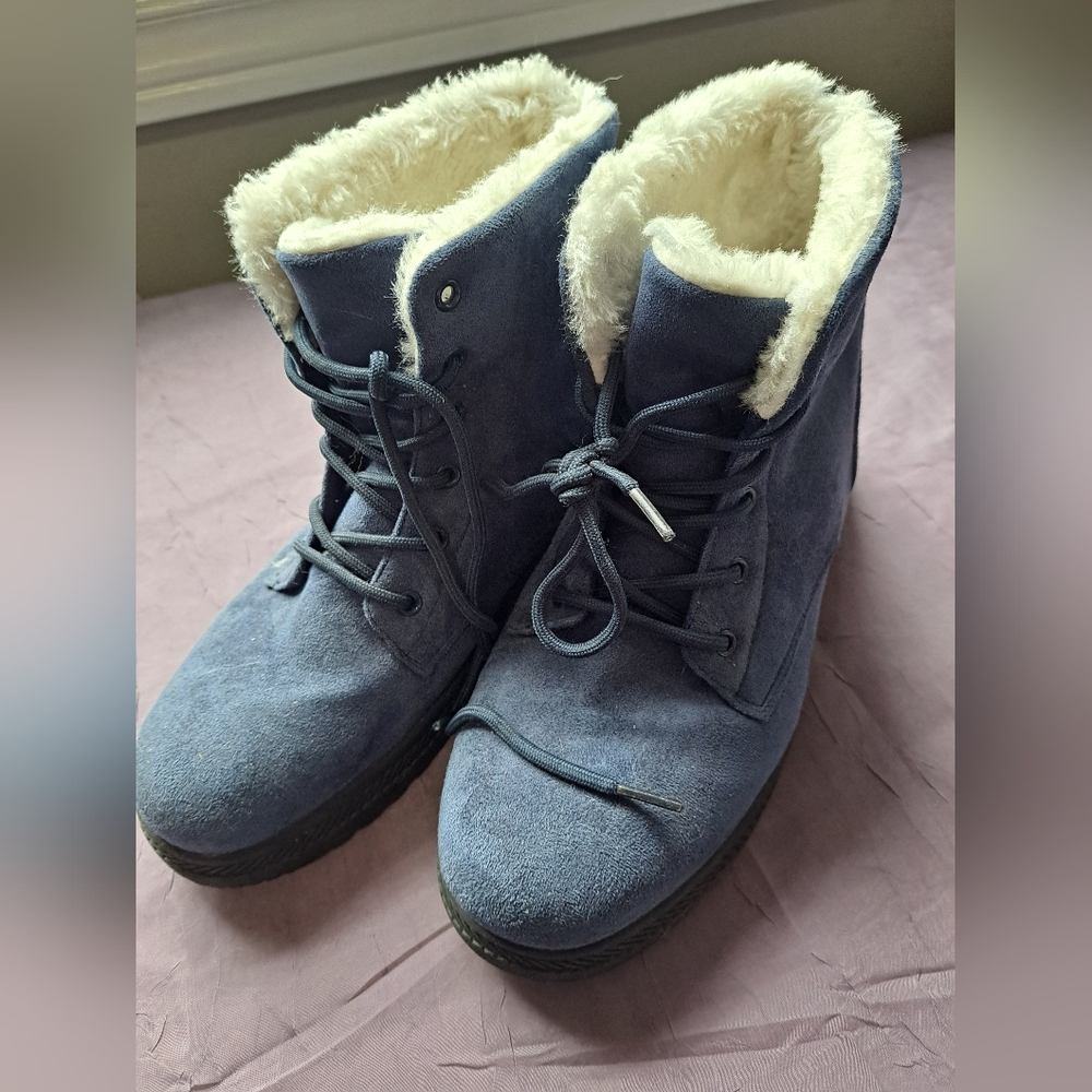 Cozy Blue Women's Winter Boots with Faux Fur